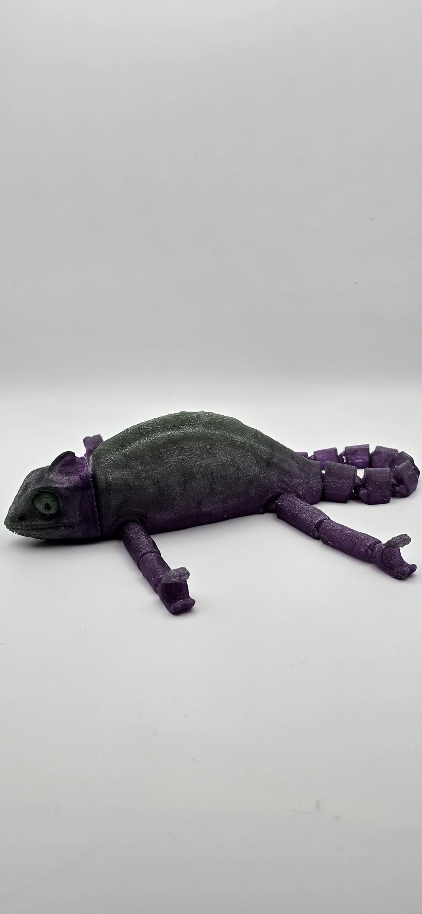 bendable stretchable articulated chameleon
