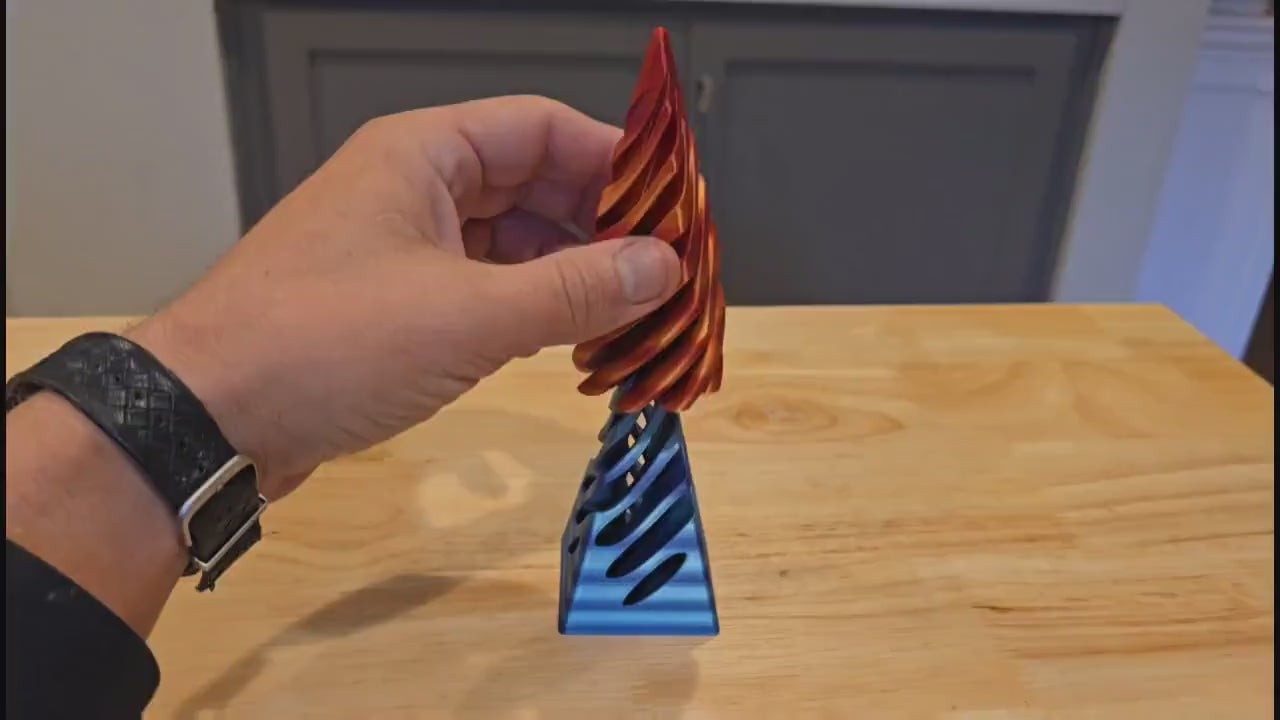 Impossible pyramid fidget