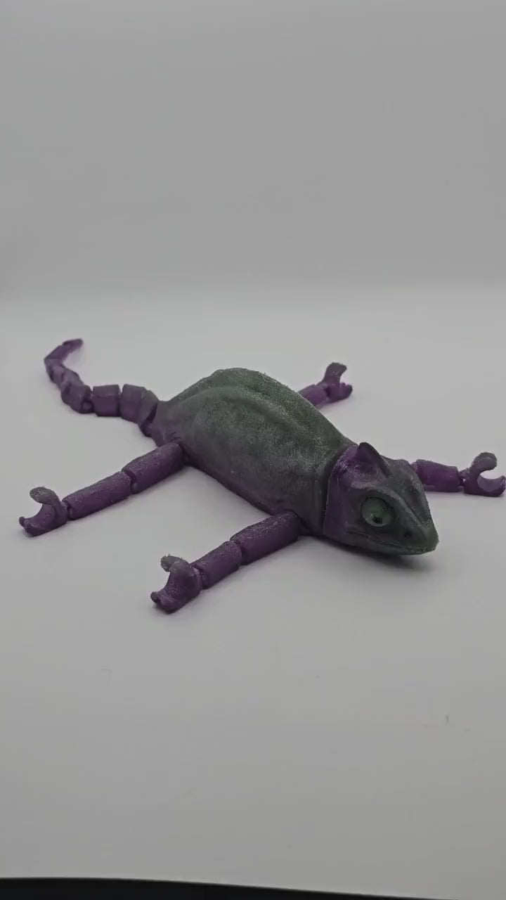 bendable stretchable articulated chameleon