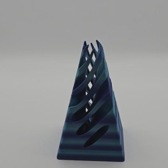 Impossible pyramid fidget