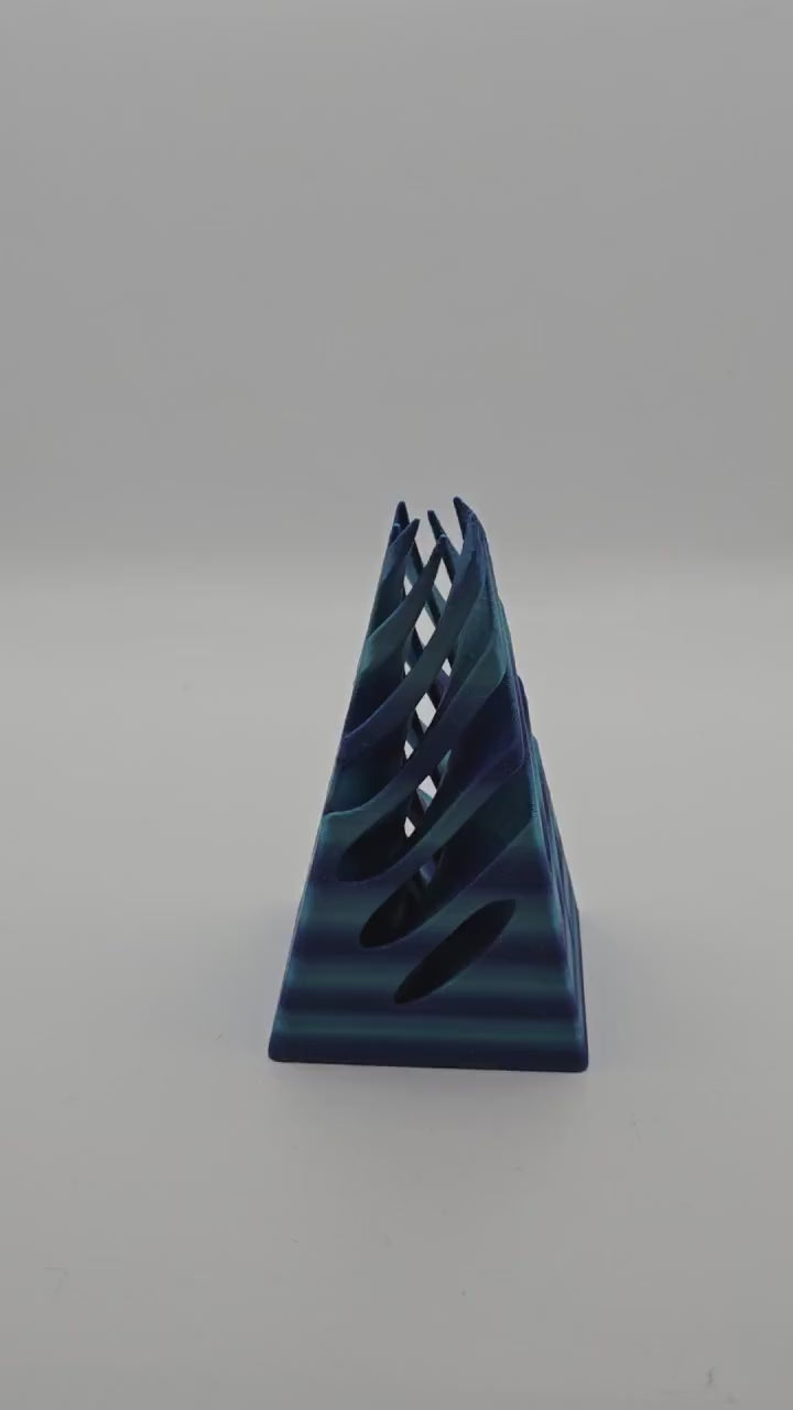 Impossible pyramid fidget